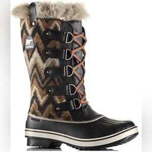 Sorel Women's Black and Brown Lace Up Boots snow